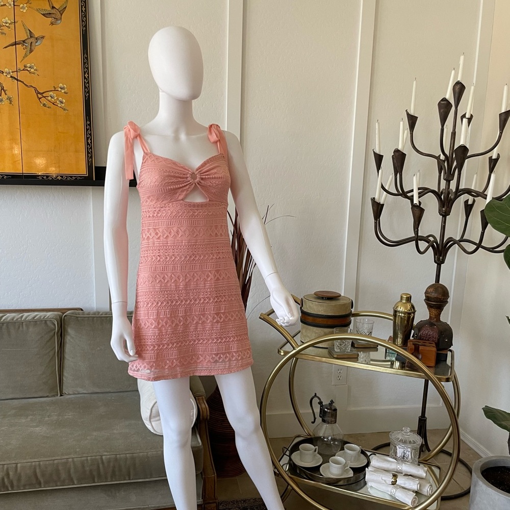 Chic Pink Lace Mini Dress